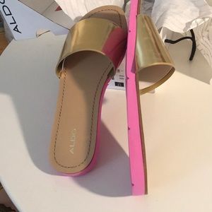 Aldo Gwayni slide sandal- pink and gold, size 8.5